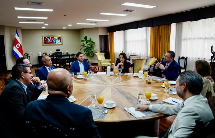 Gobierno se reunió con diputados que se inclinan por un cambio en la Presidencia de la Asamblea Legislativa