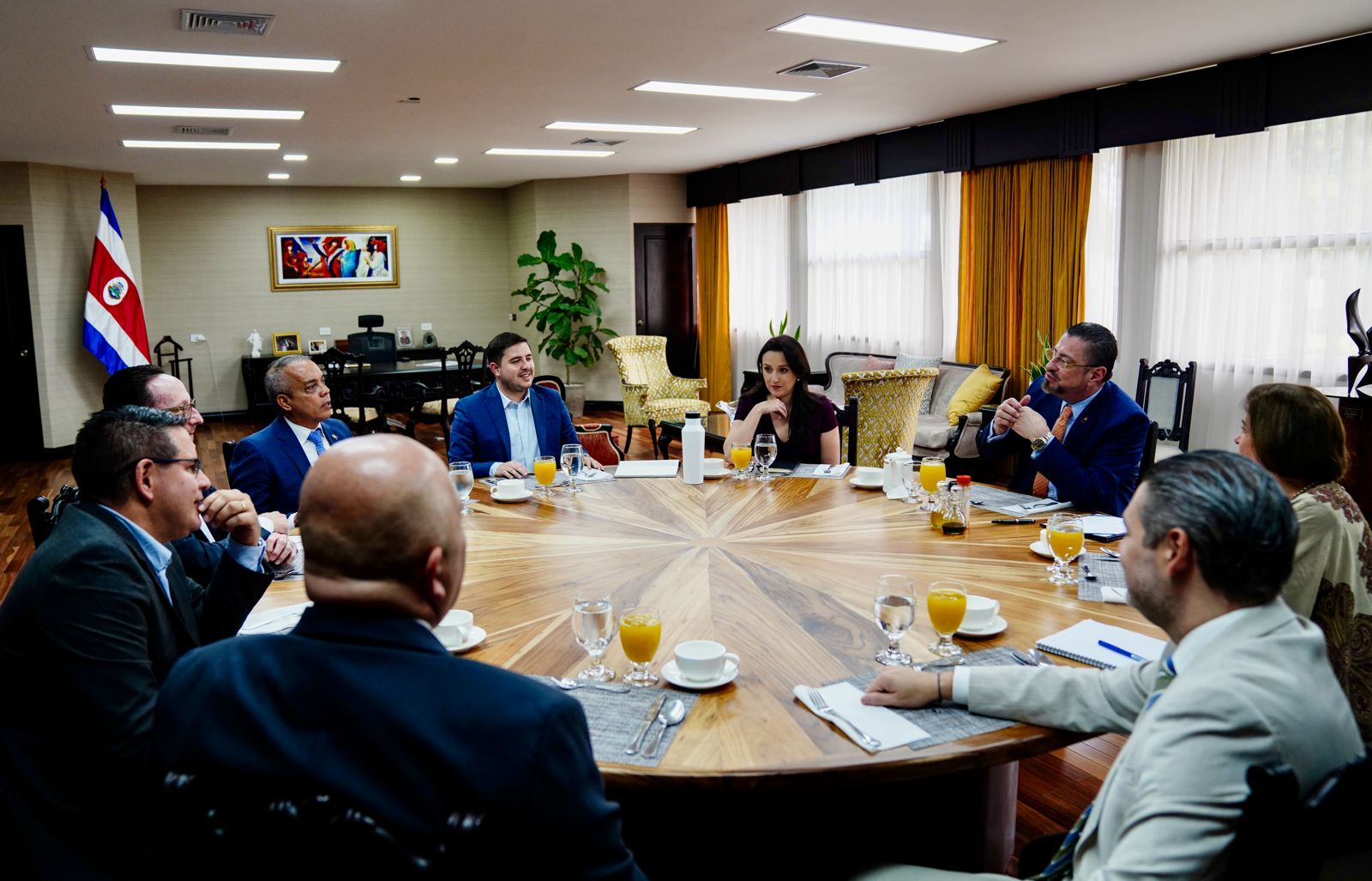 Gobierno se reunió con diputados que se inclinan por un cambio en la Presidencia de la Asamblea Legislativa