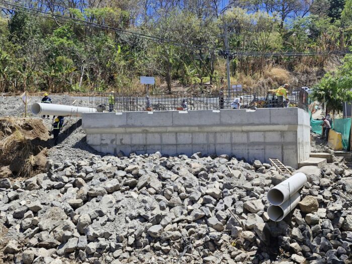 Puente en el Bajo Los Ledezma estará cerrado el fin de semana por traslado de vigas