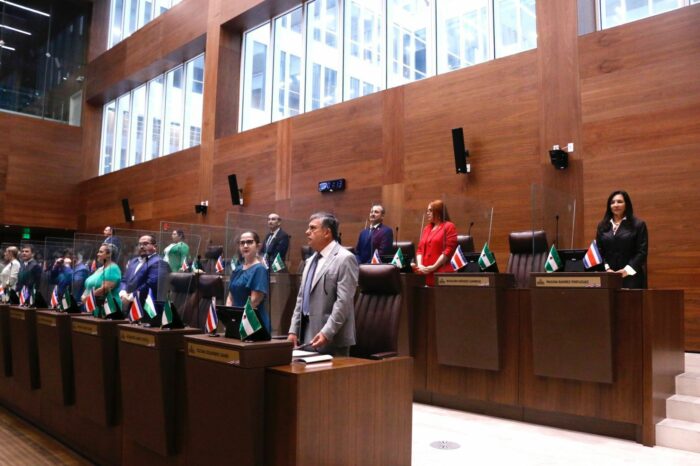 Diputados exigen respeto al Presidente y cuestionan su forma de dirigirse al Congreso tras manifestaciones en Limón