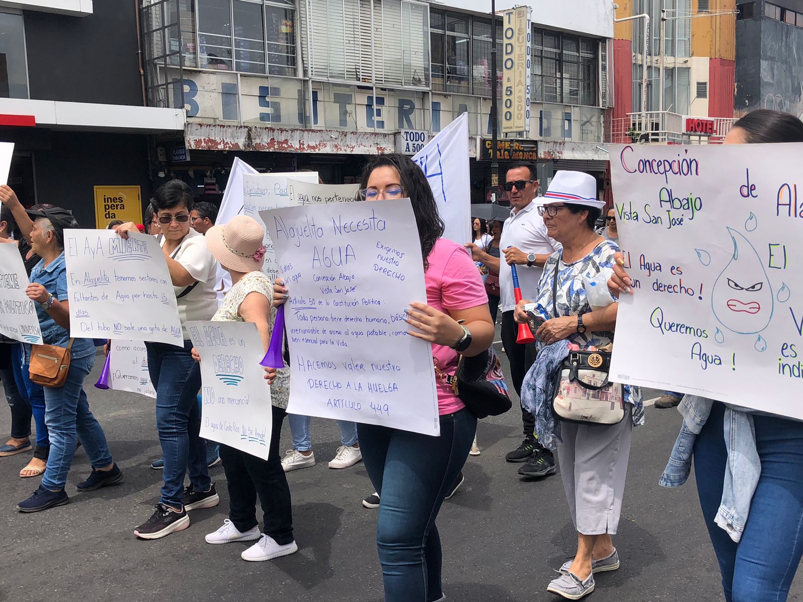 Vecinos de comunidades afectadas por falta de agua no descartan más movimientos