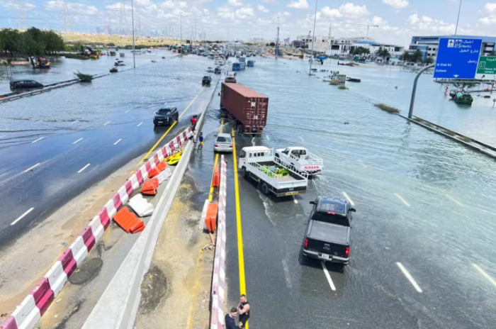Los aguaceros en Dubai provocaron el equivalente a 2 años de lluvia en solo un día