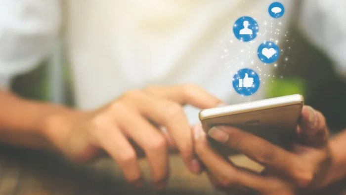 Informe señala disminución de comentarios positivos hacia el presidente Chaves en redes sociales