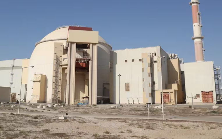 El régimen de Irán amenazó con “revisar su doctrina nuclear” si Israel toma represalias contra su plan atómico