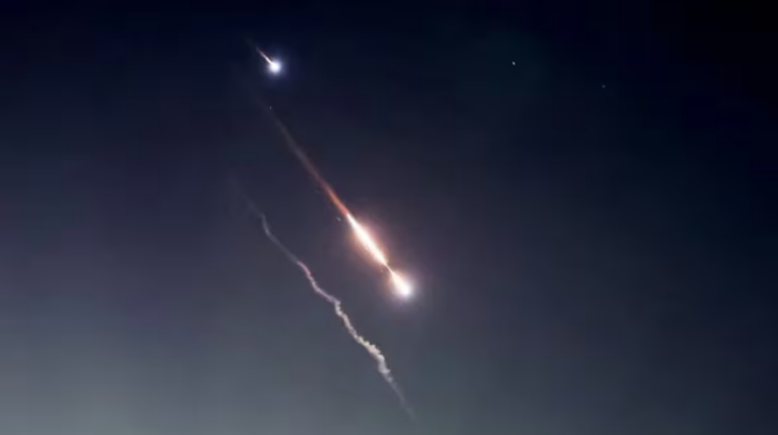 Tensión en Medio Oriente: Irán activó su sistema de defensa aérea tras reportes de explosiones en el centro del país