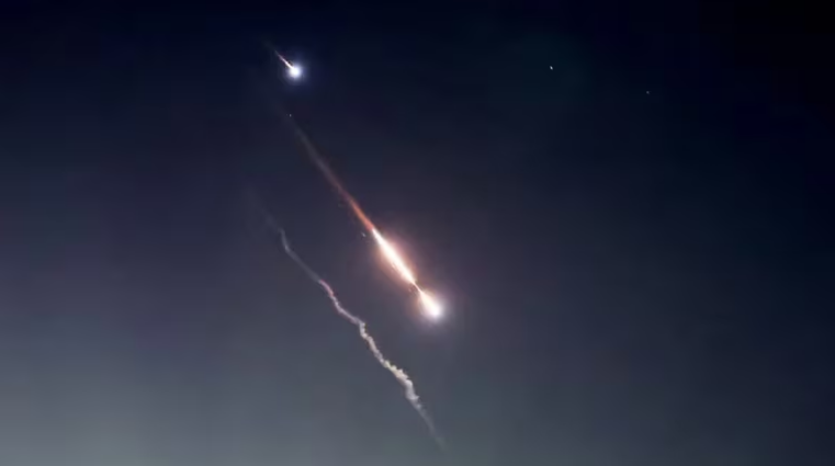 Tensión en Medio Oriente: Irán activó su sistema de defensa aérea tras reportes de explosiones en el centro del país