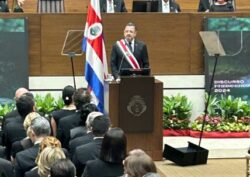 Analistas políticos destacan metáforas y tono elevado del presidente Chaves en su discurso ante el Congreso