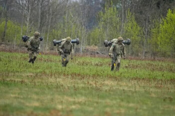 Ucrania ejecutó una retirada táctica en Kharkiv mientras refuerza sus defensas para contrarrestar el avance ruso