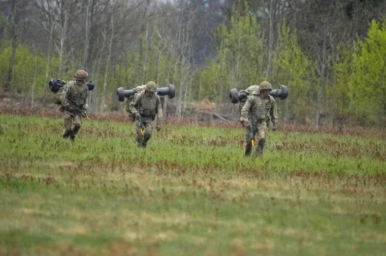 Ucrania ejecutó una retirada táctica en Kharkiv mientras refuerza sus defensas para contrarrestar el avance ruso