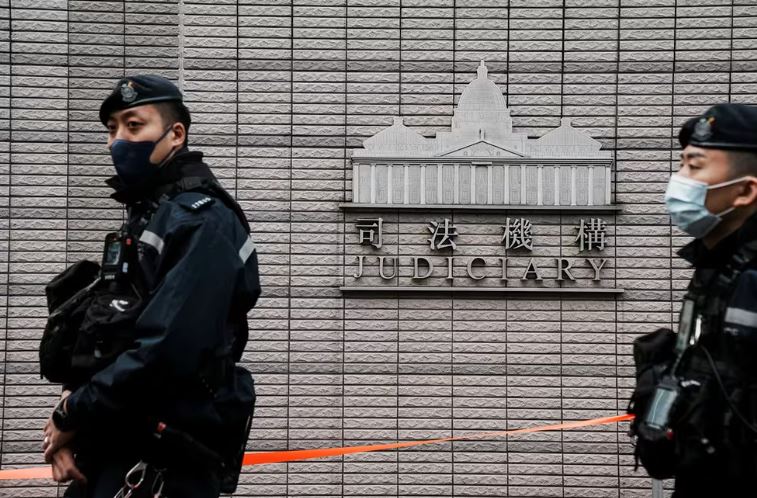 Persecución china en Hong Kong: al menos seis arrestados bajo la nueva ley de seguridad por publicar mensajes en línea