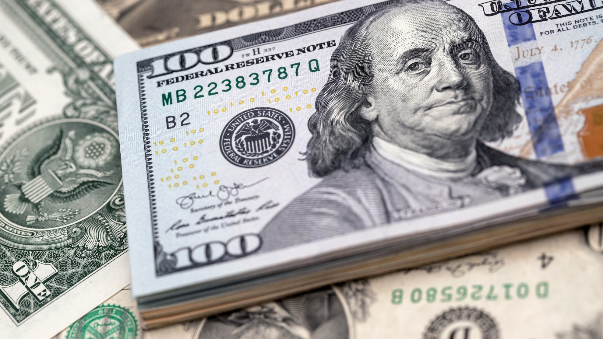 Tipo de cambio de dólar aumentó ¢12 en el último mes