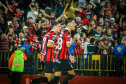 Alajuelense gana y acaba con invicto de Saprissa