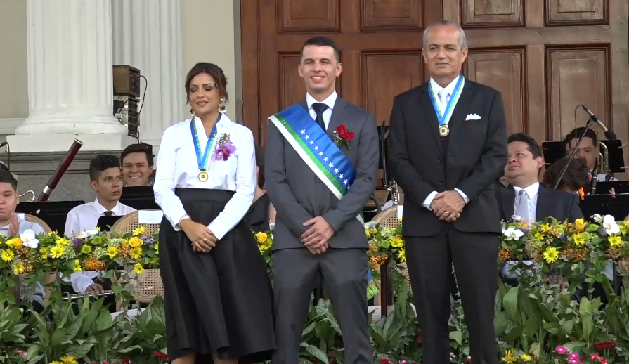 Este miércoles asumieron las nuevas autoridades locales en las municipalidades