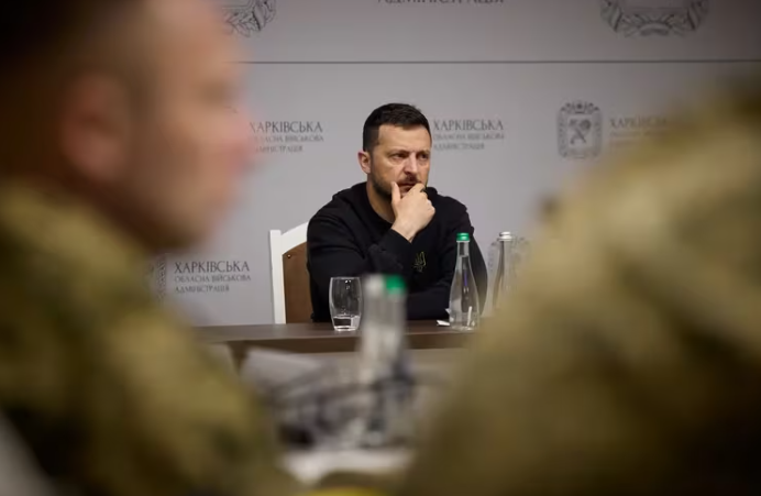 Zelensky viajó al frente de batalla en Kharkiv: “La situación es extremadamente difícil y estamos enviando refuerzos”