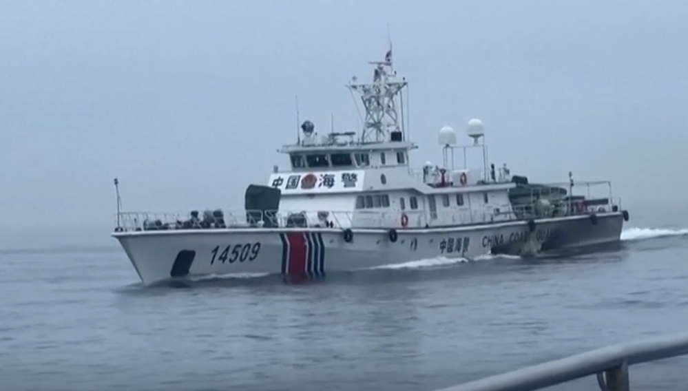 “Retírese inmediatamente”: crece la tensión en el estrecho de Taiwán con nuevos cruces de guardacostas con buques militares de China