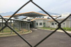 Inspección Judicial investiga a funcionario de Defensa Pública detenido por supuesto intento de ingresar droga a cárcel en Pococí