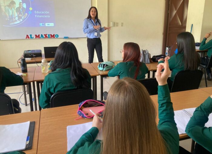 Más de mil estudiantes serán capacitados en educación financiera