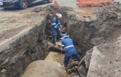 AyA repara fuga de gran magnitud en Coronado debido a ruptura de tubería por parte de un contratista