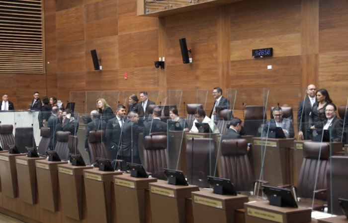Diputados de oposición critican constantes cambios en fechas para cortes de electricidad y urgen planificación