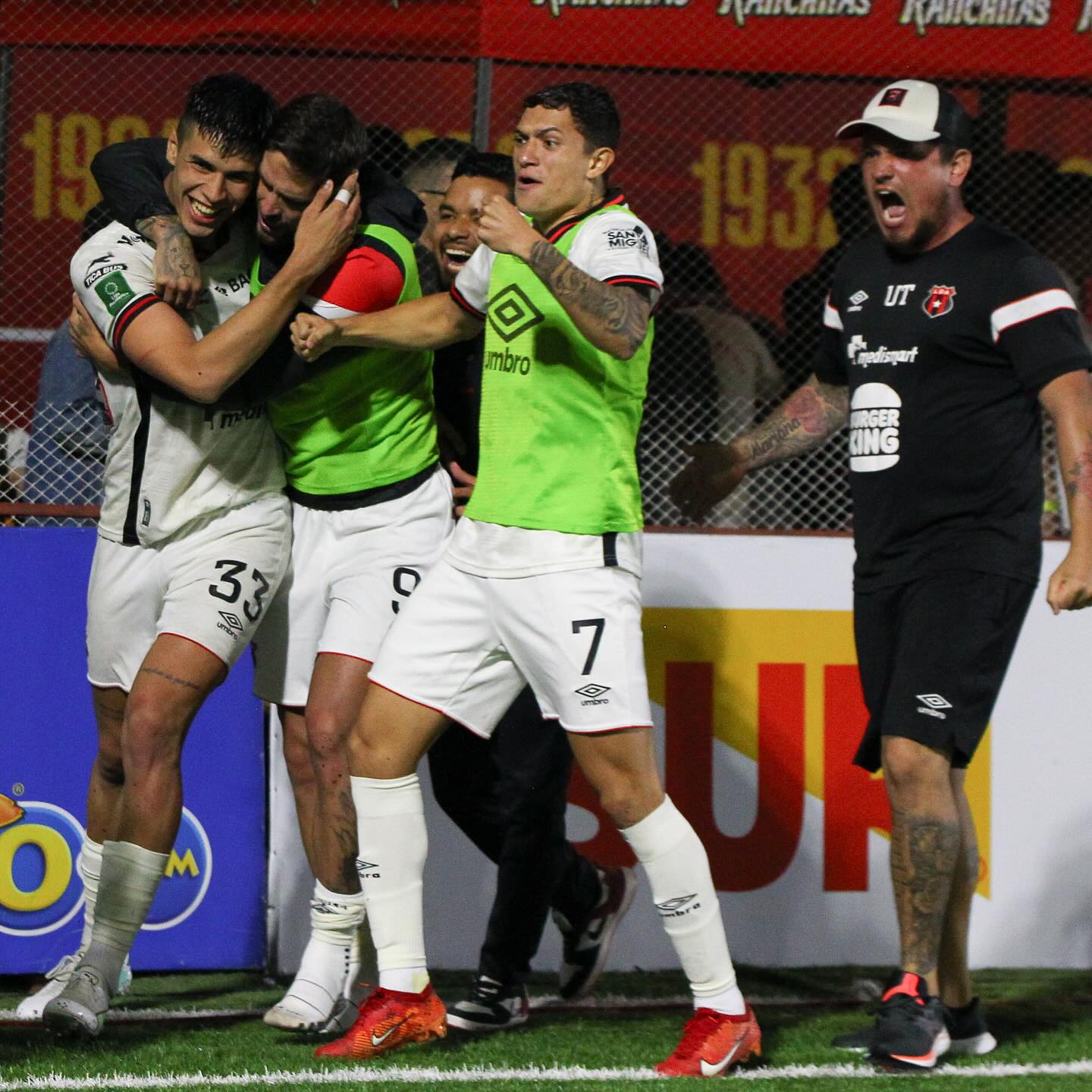 Fernando Lesme no jugará el clásico