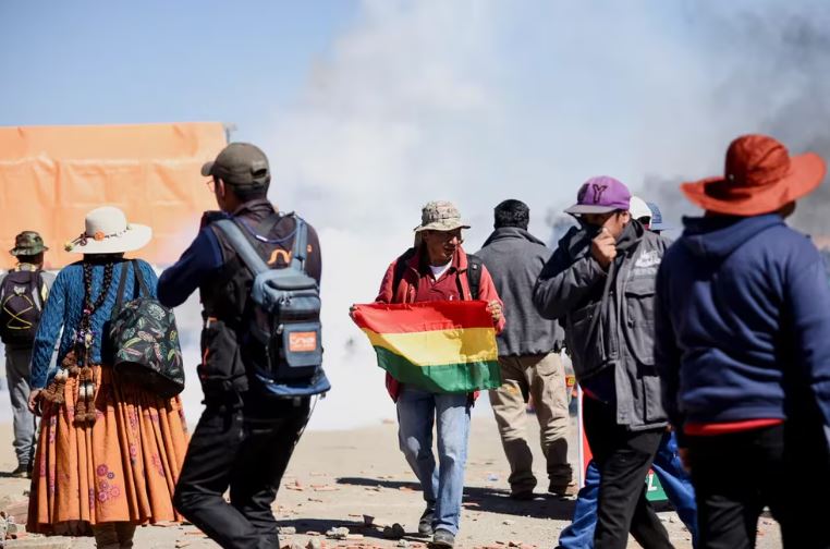 Crisis en Bolivia: la petrolera estatal frenó la producción en un pozo por una protesta y podría agudizar la falta de combustible