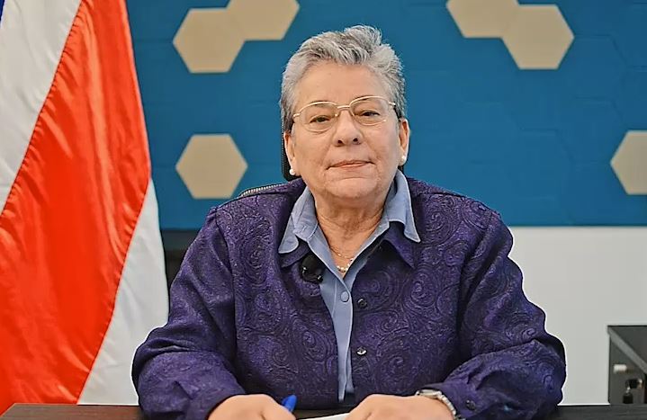 Ministra espera que estudiantes se preparen para mejorar notas en segunda mitad del curso lectivo