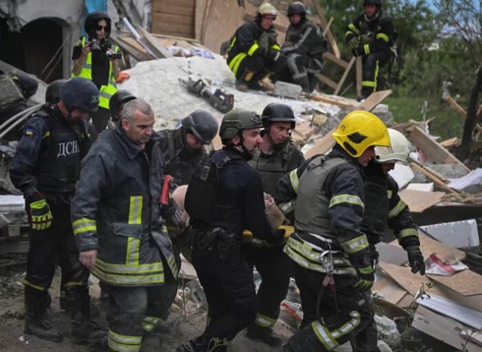 Las tropas rusas lanzaron más de 800 bombas aéreas guiadas sobre Ucrania en una semana