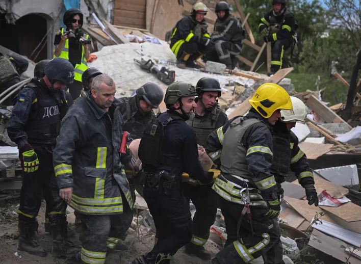 Las tropas rusas lanzaron más de 800 bombas aéreas guiadas sobre Ucrania en una semana