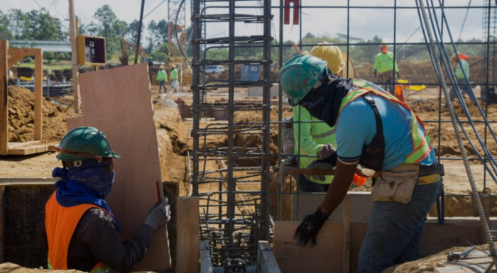 Variaciones del dólar provocaron aumento de precio en materiales para construir edificios durante mayo