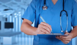SINAE: Casi 7 de cada 10 médicos especialistas ganan entre 4 y 7 millones de colones