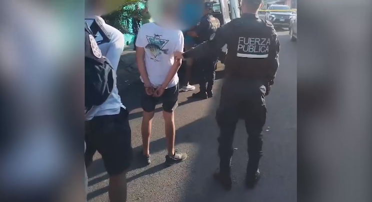 Fuerza Pública detiene a cuatro sospechosos de robo de motocicletas en Limón