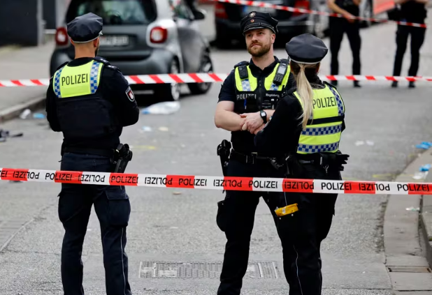 Policía alemana disparó a hombre que amenazaba con un hacha a los aficionados previo a partido de Eurocopa