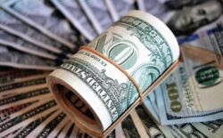 Venta de referencia del dólar disminuyó ¢8 en la última semana