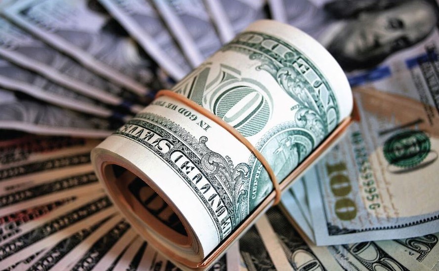 Venta de referencia del dólar disminuyó ¢8 en la última semana