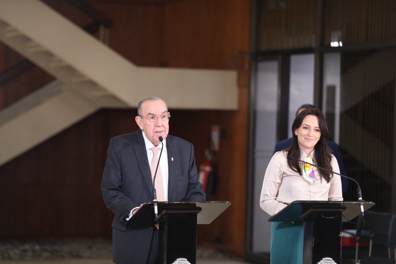 Ministra de la Presidencia ve voluntad en diputados para que tema del referéndum pueda discutirse en el Congreso
