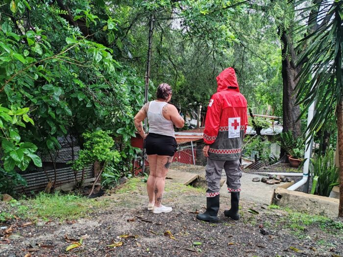 CNE pide mantenerse atentos ante suelos saturados e influencia de la Onda Tropical No. 10