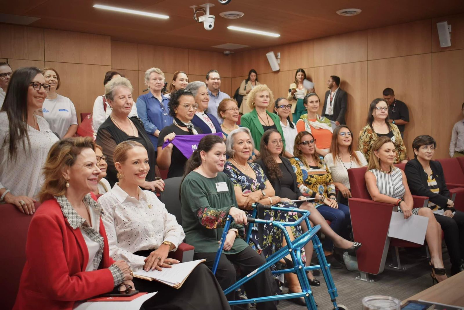 Diputadas y organizaciones sociales llaman a ampliar inversión social para prevenir violencia contra las mujeres