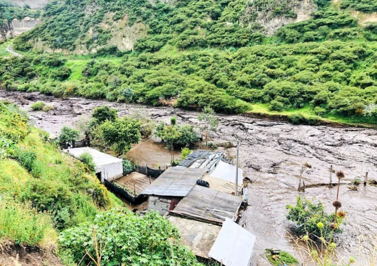 Intensas lluvias en Ecuador dejaron 7 muertos y causaron estragos en provincias