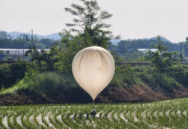 Corea del Sur teme que Kim Jong-un lance otra andanada de globos de basura y prepara una respuesta