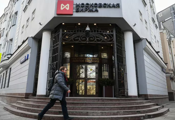 Estados Unidos sancionó a la Bolsa de Moscú y otras 300 personas o entidades: apunta a los negocios de China con Rusia