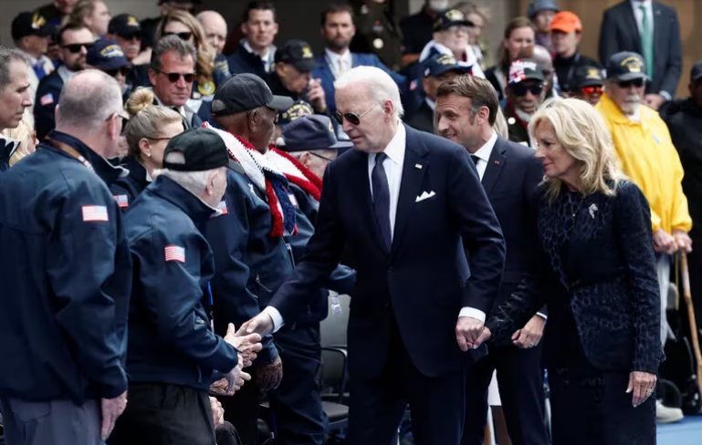 En el aniversario del Día D, Joe Biden dijo que los aliados “no abandonarán” la defensa de Ucrania