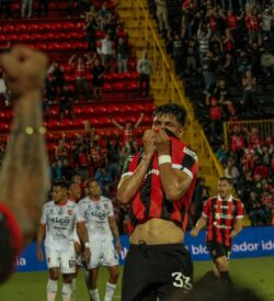 Fernando Lesme pone punto final a su paso por Alajuelense