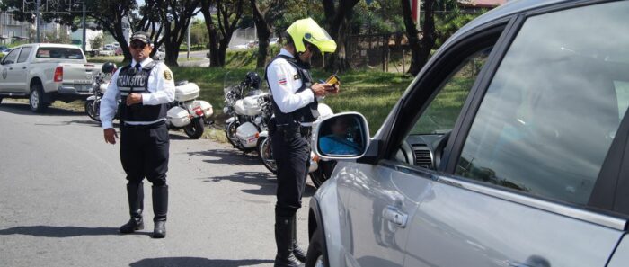 Oficiales de tránsito sostendrán una reunión este lunes con autoridades del MOPT
