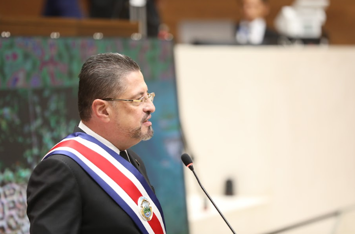 Rodrigo Chaves responde a Expresidentes que cuestionaron sus declaraciones sobre democracia costarricense