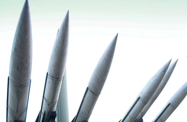 EEUU sancionó a seis personas y cinco entidades en China por el envío de materiales para el programa balístico y espacial de Corea del Norte