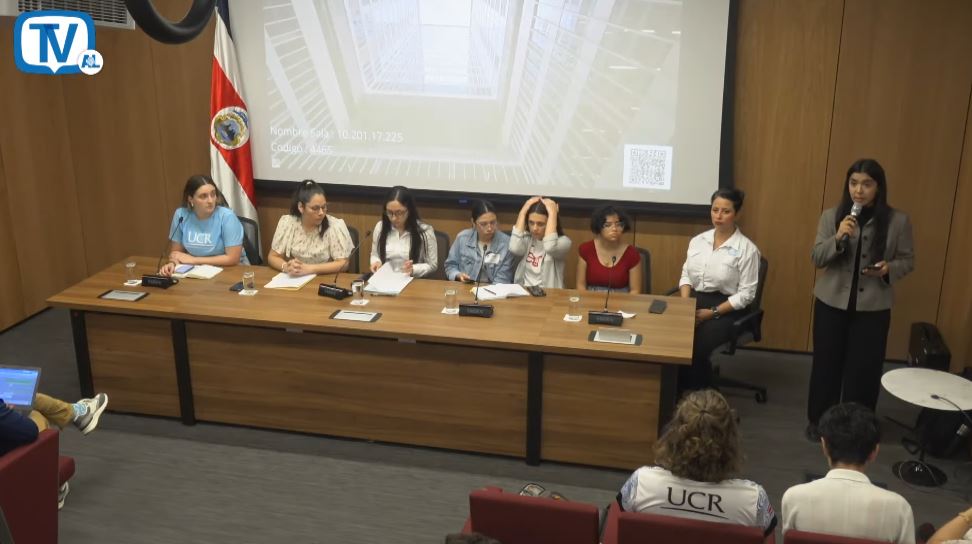 Estudiantes de ‘U’ públicas presentan recurso contra el MEP y solicitan que respete el 8% del PIB para educación
