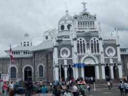 Más de 600 romeros de Pérez Zeledón salieron rumbo a Cartago: Grupo de Puntarenas llega este lunes