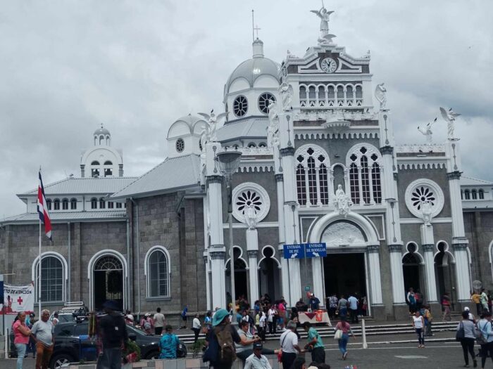 Más de 600 romeros de Pérez Zeledón salieron rumbo a Cartago: Grupo de Puntarenas llega este lunes