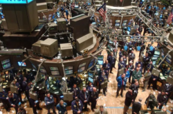 Wall Street cotiza en baja arrastrado por las pérdidas de Tesla y Alphabet