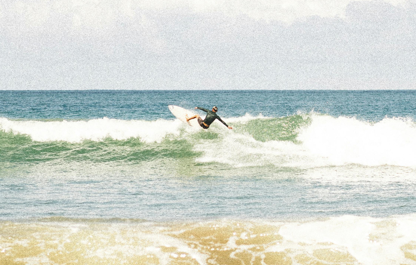 MIOCIMAR advierte a bañistas por peligrosas corrientes de resaca que ya se perciben en el Caribe